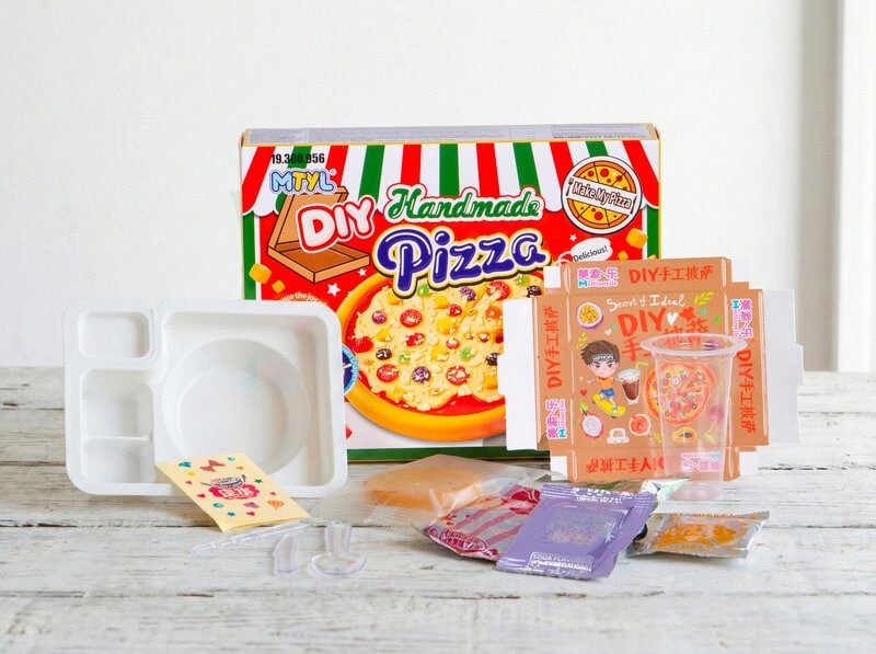 DIY Candy Pizza